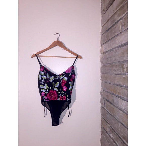 Topshop Other - NWOT// topshop size 4 floral embroidered lingerie